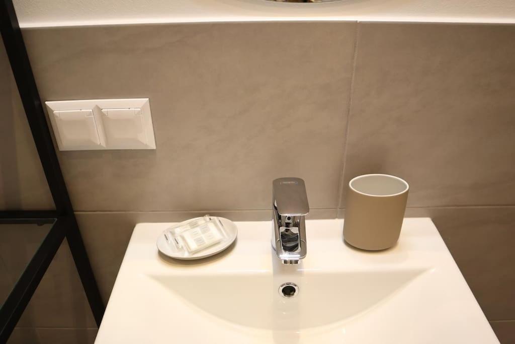 Bloom - Cozy Apartment, 5 Stops To City Center Вена Экстерьер фото